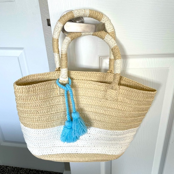 NEW color-block straw tote with blue tassel accent - Picture 1 of 2